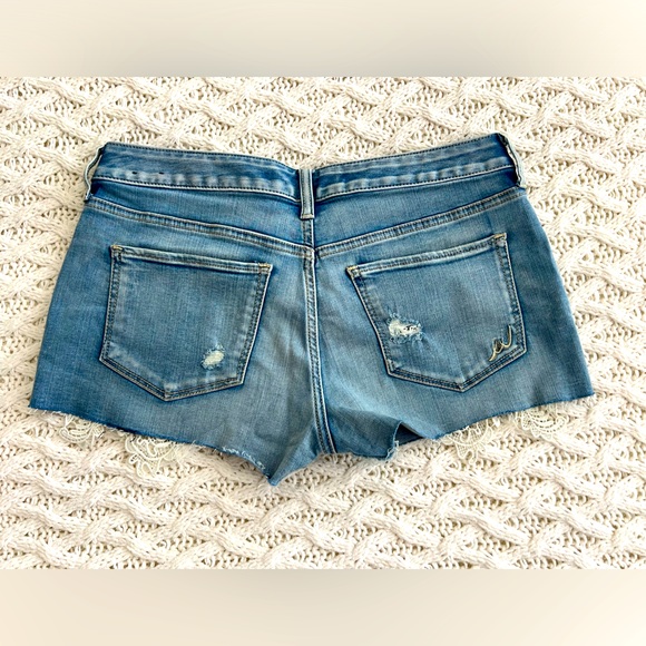 Express Distressed Denim Shorts Size 6 - Picture 2 of 3